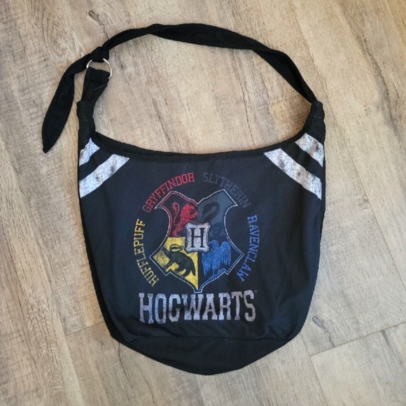 Harry Potter Hogwarts Hobo Bag - Picture 1 of 3